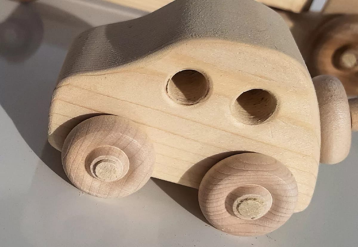 Train with Locomotive, Flat car with Bug car and Caboose - Image 7