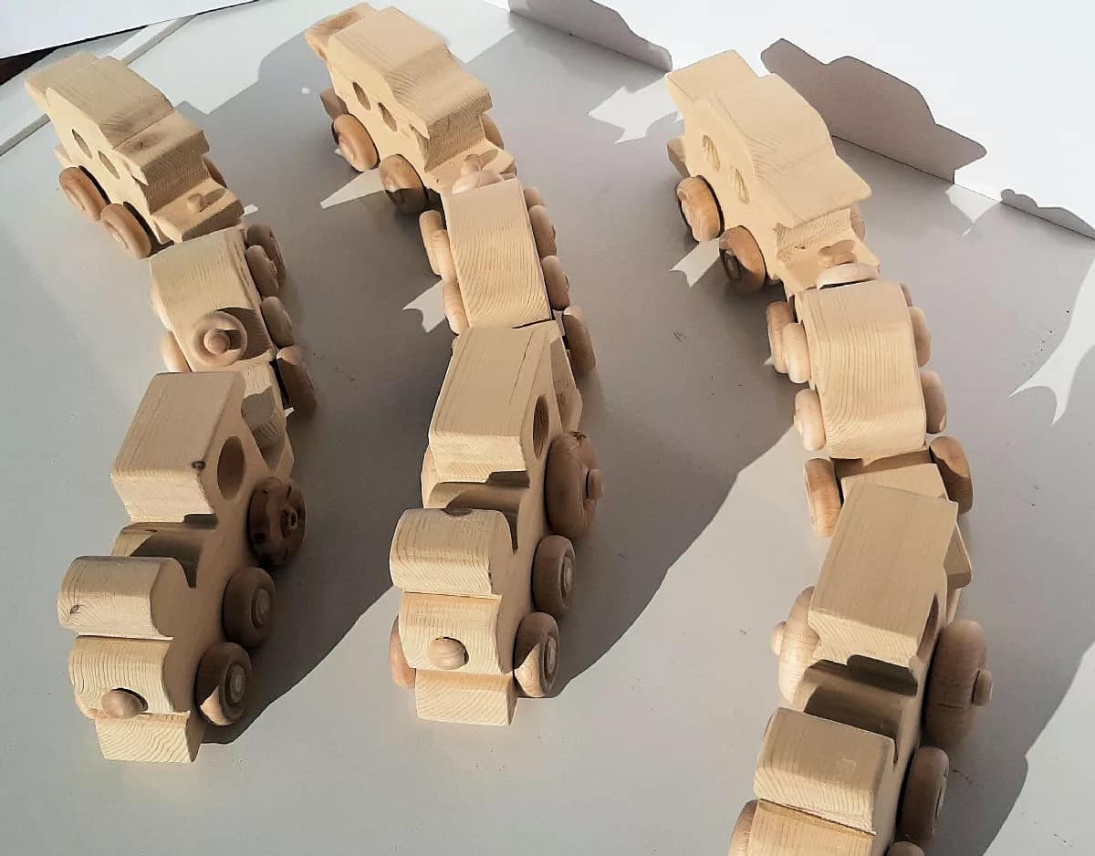 Train with Locomotive, Flat car with Bug car and Caboose - Image 2