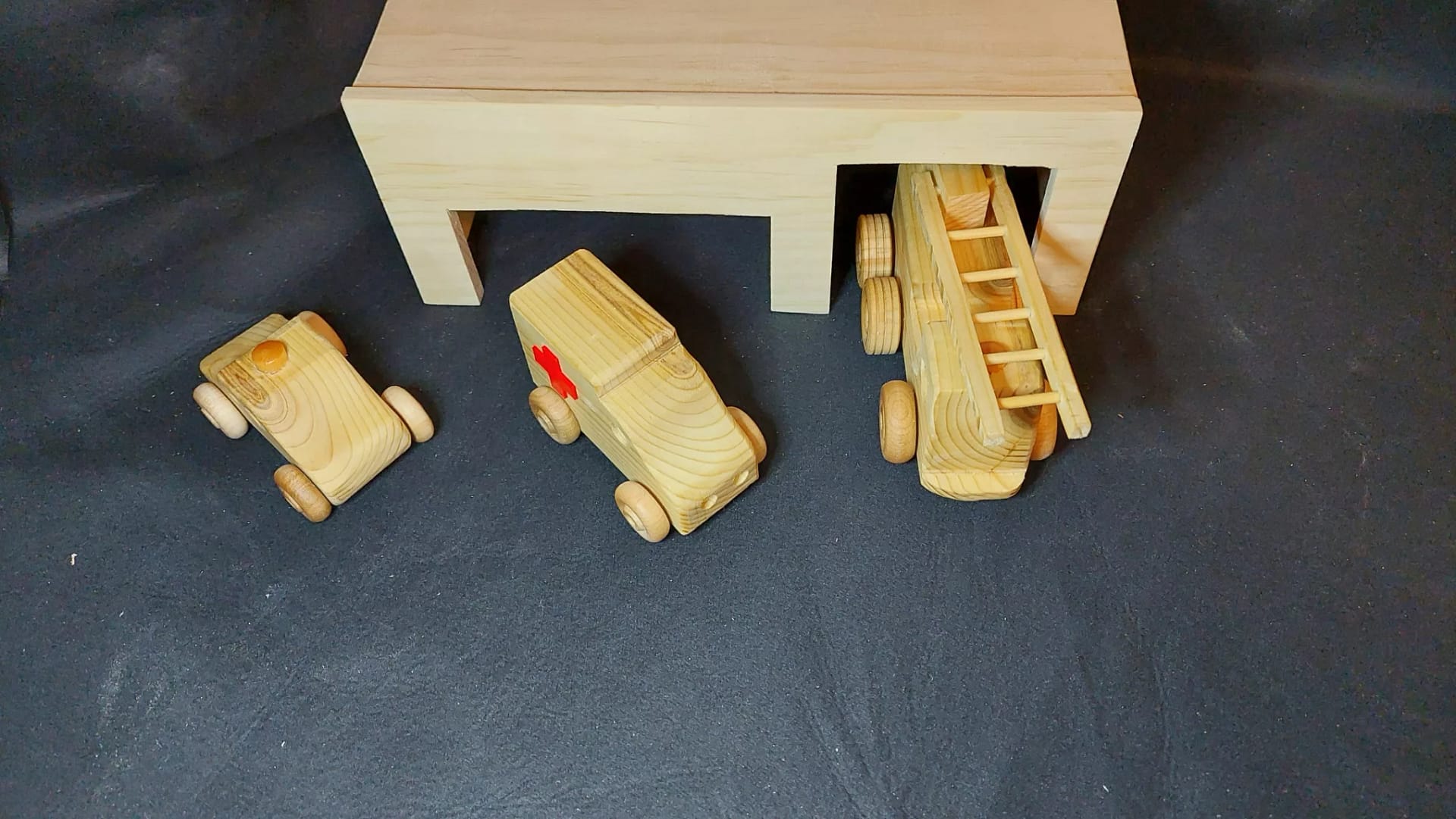 First Response Set - Fire Engine, Ambulance, Police car - Image 4